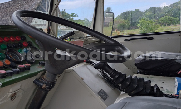 Hividy Renault TRM 10000 fotsy Truck in Toamasina in Atsinanana Hividy Renault TRM 10000 fotsy Truck in Toamasina in Atsinanana