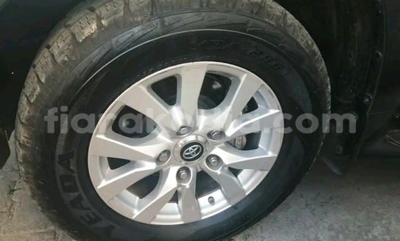 Hividy Toyota Land Cruiser Black Car in Antananarivo in Analamanga Hividy Toyota Land Cruiser Black Car in Antananarivo in Analamanga