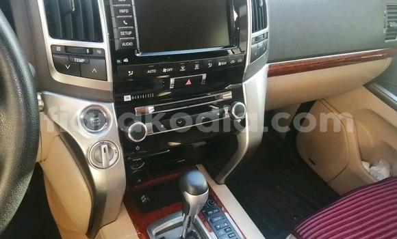 Hividy Toyota Land Cruiser Black Car in Antananarivo in Analamanga Hividy Toyota Land Cruiser Black Car in Antananarivo in Analamanga