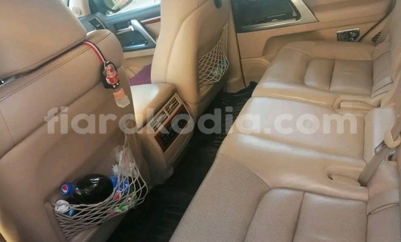 Hividy Toyota Land Cruiser Black Car in Antananarivo in Analamanga Hividy Toyota Land Cruiser Black Car in Antananarivo in Analamanga