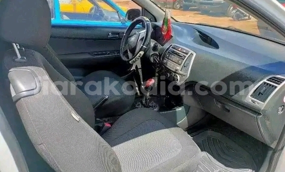 Buy Used Hyundai i20 White Car in Antananarivo in Analamanga Buy Used Hyundai i20 White Car in Antananarivo in Analamanga