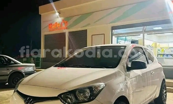Buy Used Hyundai i20 White Car in Antananarivo in Analamanga Buy Used Hyundai i20 White Car in Antananarivo in Analamanga