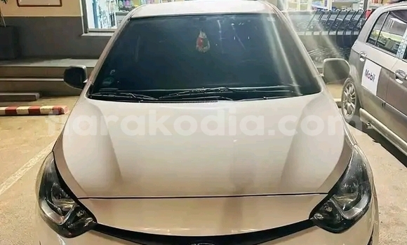 Buy Used Hyundai i20 White Car in Antananarivo in Analamanga Buy Used Hyundai i20 White Car in Antananarivo in Analamanga