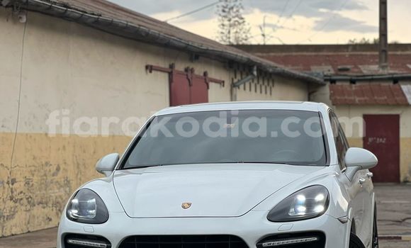 Acheter Occasion Voiture Porsche Cayenne Blanc à Antananarivo, Analamanga Acheter Occasion Voiture Porsche Cayenne Blanc à Antananarivo, Analamanga