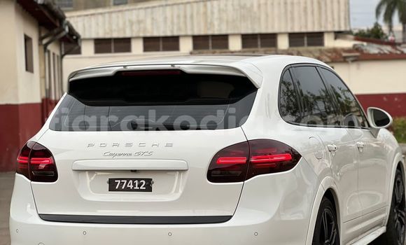 Acheter Occasion Voiture Porsche Cayenne Blanc à Antananarivo, Analamanga Acheter Occasion Voiture Porsche Cayenne Blanc à Antananarivo, Analamanga