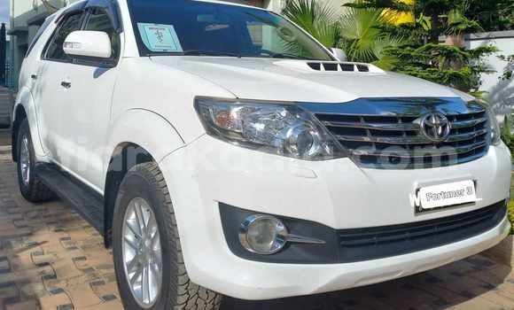 Buy Used Toyota Fortuner White Car in Antananarivo in Analamanga Buy Used Toyota Fortuner White Car in Antananarivo in Analamanga