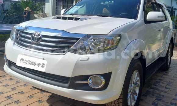 Buy Used Toyota Fortuner White Car in Antananarivo in Analamanga Buy Used Toyota Fortuner White Car in Antananarivo in Analamanga