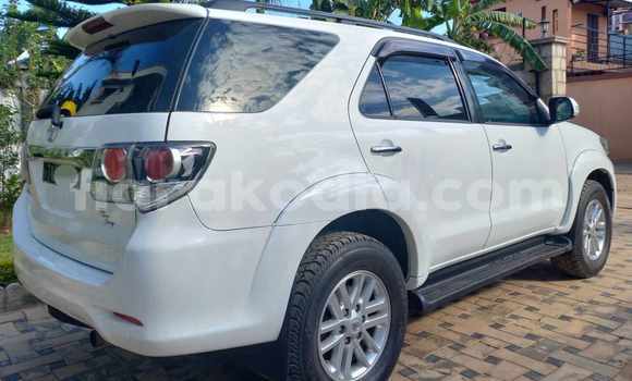 Buy Used Toyota Fortuner White Car in Antananarivo in Analamanga Buy Used Toyota Fortuner White Car in Antananarivo in Analamanga
