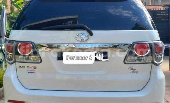 Buy Used Toyota Fortuner White Car in Antananarivo in Analamanga Buy Used Toyota Fortuner White Car in Antananarivo in Analamanga