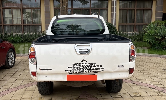 Acheter Occasion Voiture Mitsubishi L200 Blanc à Antananarivo, Analamanga Acheter Occasion Voiture Mitsubishi L200 Blanc à Antananarivo, Analamanga