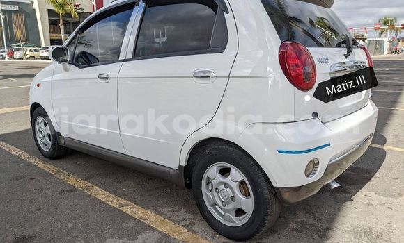 Buy Used Toyota Vitz White Car in Ambanja in Diana Buy Used Toyota Vitz White Car in Ambanja in Diana