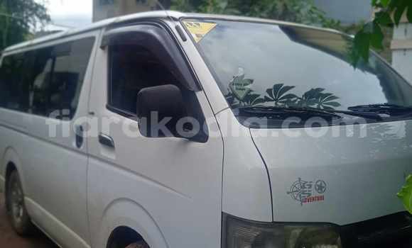 Acheter Occasion Voiture Toyota Hiace Blanc à Antananarivo, Analamanga Acheter Occasion Voiture Toyota Hiace Blanc à Antananarivo, Analamanga