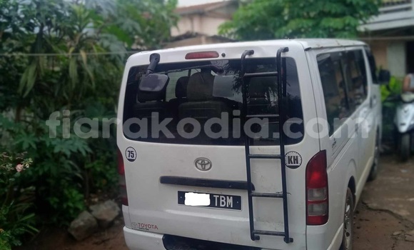 Acheter Occasion Voiture Toyota Hiace Blanc à Antananarivo, Analamanga Acheter Occasion Voiture Toyota Hiace Blanc à Antananarivo, Analamanga