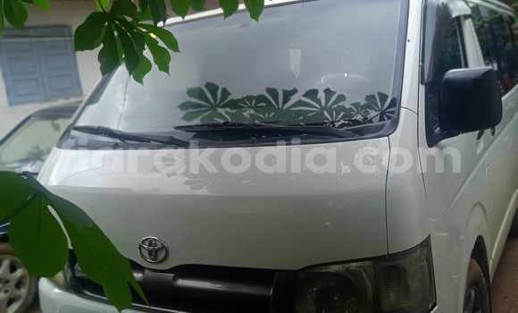 Acheter Occasion Voiture Toyota Hiace Blanc à Antananarivo, Analamanga Acheter Occasion Voiture Toyota Hiace Blanc à Antananarivo, Analamanga