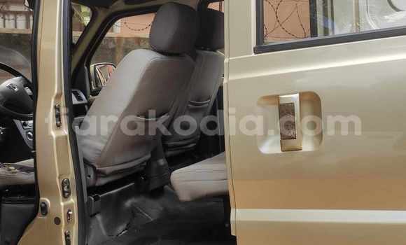 Acheter Occasion Voiture Chevrolet Suburban Beige à Antananarivo, Analamanga Acheter Occasion Voiture Chevrolet Suburban Beige à Antananarivo, Analamanga