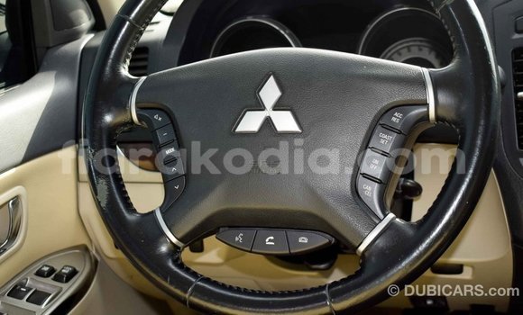Acheter Import Voiture Mitsubishi Pajero Blanc à Import - Dubai, Diana Acheter Import Voiture Mitsubishi Pajero Blanc à Import - Dubai, Diana