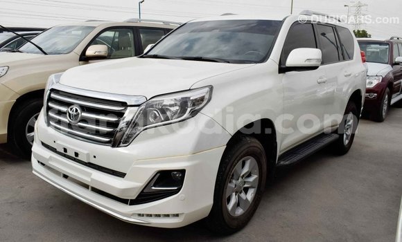 Acheter Import Voiture Toyota Prado Blanc à Import - Dubai, Diana Acheter Import Voiture Toyota Prado Blanc à Import - Dubai, Diana