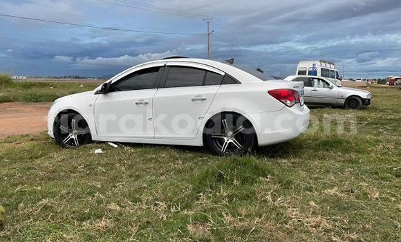 Buy Used Chevrolet Cruze White Car in Antananarivo in Analamanga Buy Used Chevrolet Cruze White Car in Antananarivo in Analamanga