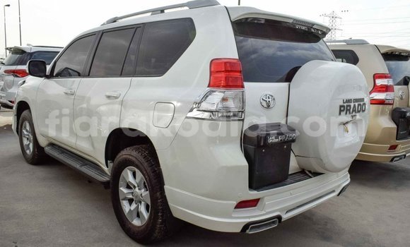 Acheter Import Voiture Toyota Prado Blanc à Import - Dubai, Diana Acheter Import Voiture Toyota Prado Blanc à Import - Dubai, Diana