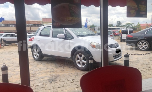 Acheter Occasion Voiture Suzuki SX4 Blanc à Antananarivo, Analamanga Acheter Occasion Voiture Suzuki SX4 Blanc à Antananarivo, Analamanga