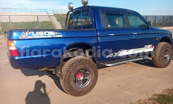 Acheter Occasion Voiture Toyota RAV4 Bleu à Antananarivo, Analamanga Acheter Occasion Voiture Toyota RAV4 Bleu à Antananarivo, Analamanga