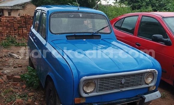 Hividy Renault 10 Hafa Car in Antananarivo in Analamanga