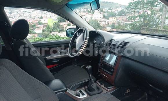 Hividy Toyota Regius Black Car in Ambatofinandrahana in Amoron'i Mania Hividy Toyota Regius Black Car in Ambatofinandrahana in Amoron'i Mania