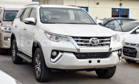 Acheter Import Voiture Toyota Fortuner Blanc à Import - Dubai, Diana Acheter Import Voiture Toyota Fortuner Blanc à Import - Dubai, Diana