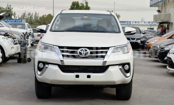 Acheter Import Voiture Toyota Fortuner Blanc à Import - Dubai, Diana Acheter Import Voiture Toyota Fortuner Blanc à Import - Dubai, Diana