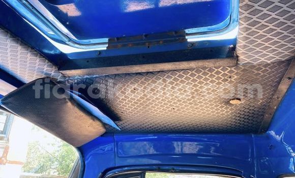 Hividy Mercedes‒Benz 1922 Blue Truck in Antananarivo in Analamanga Hividy Mercedes‒Benz 1922 Blue Truck in Antananarivo in Analamanga