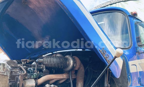 Hividy Mercedes‒Benz 1922 Blue Truck in Antananarivo in Analamanga Hividy Mercedes‒Benz 1922 Blue Truck in Antananarivo in Analamanga