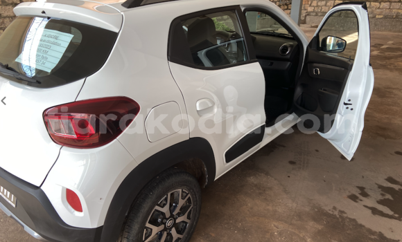 Hividy Renault KWID fotsy Car in Mahajanga in Boeny Hividy Renault KWID fotsy Car in Mahajanga in Boeny