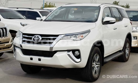 Acheter Import Voiture Toyota Fortuner Blanc à Import - Dubai, Diana Acheter Import Voiture Toyota Fortuner Blanc à Import - Dubai, Diana
