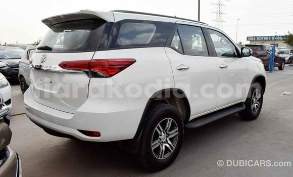 Acheter Import Voiture Toyota Fortuner Blanc à Import - Dubai, Diana Acheter Import Voiture Toyota Fortuner Blanc à Import - Dubai, Diana