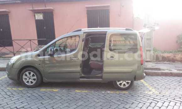 Hividy Citroen Berlingo Silver Car in Antananarivo in Analamanga Hividy Citroen Berlingo Silver Car in Antananarivo in Analamanga