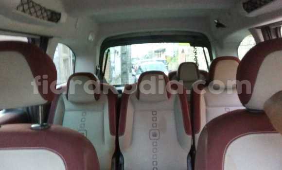 Hividy Citroen Berlingo Silver Car in Antananarivo in Analamanga Hividy Citroen Berlingo Silver Car in Antananarivo in Analamanga