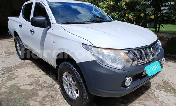 Acheter Occasion Voiture Mitsubishi L200 Blanc à Antananarivo, Analamanga Acheter Occasion Voiture Mitsubishi L200 Blanc à Antananarivo, Analamanga