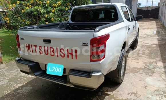 Acheter Occasion Voiture Mitsubishi L200 Blanc à Antananarivo, Analamanga Acheter Occasion Voiture Mitsubishi L200 Blanc à Antananarivo, Analamanga
