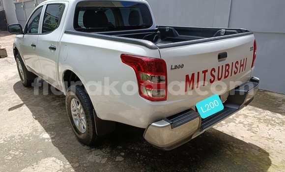 Acheter Occasion Voiture Mitsubishi L200 Blanc à Antananarivo, Analamanga Acheter Occasion Voiture Mitsubishi L200 Blanc à Antananarivo, Analamanga