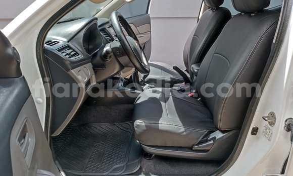 Acheter Occasion Voiture Mitsubishi L200 Blanc à Antananarivo, Analamanga Acheter Occasion Voiture Mitsubishi L200 Blanc à Antananarivo, Analamanga