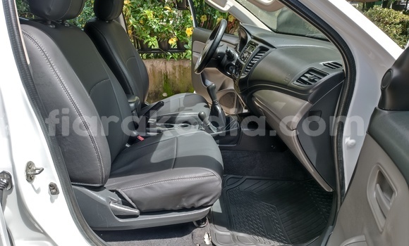 Acheter Occasion Voiture Mitsubishi L200 Blanc à Antananarivo, Analamanga Acheter Occasion Voiture Mitsubishi L200 Blanc à Antananarivo, Analamanga