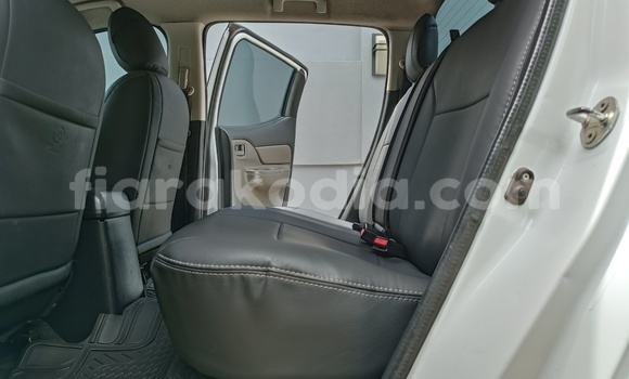 Acheter Occasion Voiture Mitsubishi L200 Blanc à Antananarivo, Analamanga Acheter Occasion Voiture Mitsubishi L200 Blanc à Antananarivo, Analamanga