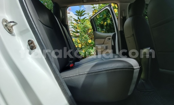 Acheter Occasion Voiture Mitsubishi L200 Blanc à Antananarivo, Analamanga Acheter Occasion Voiture Mitsubishi L200 Blanc à Antananarivo, Analamanga