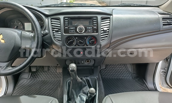 Acheter Occasion Voiture Mitsubishi L200 Blanc à Antananarivo, Analamanga Acheter Occasion Voiture Mitsubishi L200 Blanc à Antananarivo, Analamanga