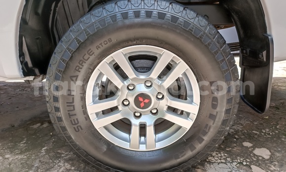 Acheter Occasion Voiture Mitsubishi L200 Blanc à Antananarivo, Analamanga Acheter Occasion Voiture Mitsubishi L200 Blanc à Antananarivo, Analamanga