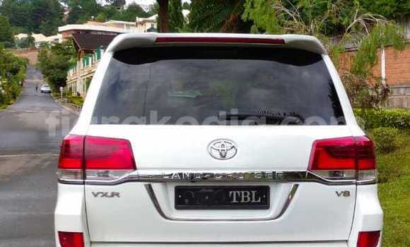 Acheter Occasion Voiture Toyota Land Cruiser Blanc à Antananarivo, Analamanga Acheter Occasion Voiture Toyota Land Cruiser Blanc à Antananarivo, Analamanga