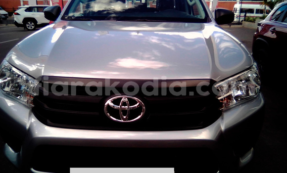 Acheter Neuf Voiture Toyota Hilux Gris à Antananarivo, Analamanga Acheter Neuf Voiture Toyota Hilux Gris à Antananarivo, Analamanga