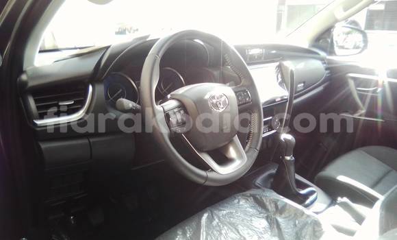 Acheter Neuf Voiture Toyota Hilux Gris à Antananarivo, Analamanga Acheter Neuf Voiture Toyota Hilux Gris à Antananarivo, Analamanga