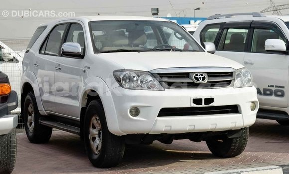 Acheter Import Voiture Toyota Fortuner Blanc à Import - Dubai, Diana Acheter Import Voiture Toyota Fortuner Blanc à Import - Dubai, Diana