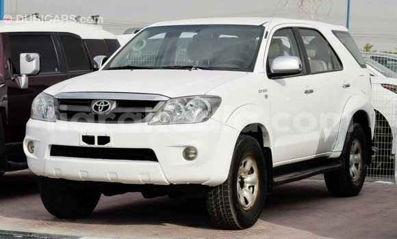 Acheter Import Voiture Toyota Fortuner Blanc à Import - Dubai, Diana Acheter Import Voiture Toyota Fortuner Blanc à Import - Dubai, Diana